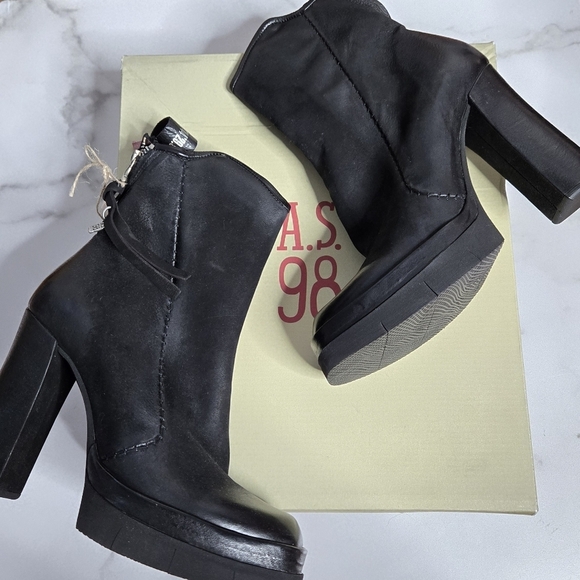 VALE NERO Leather Platform Boots Size 38 Black Booties Heel